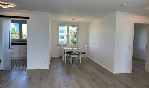 Renovated 4-room apartment in Weinheim, featuring a fitted kitchen, balcony, terrace, and 2 parking spaces.