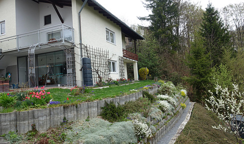 Einfamilienhaus in idyllischer Hanglage