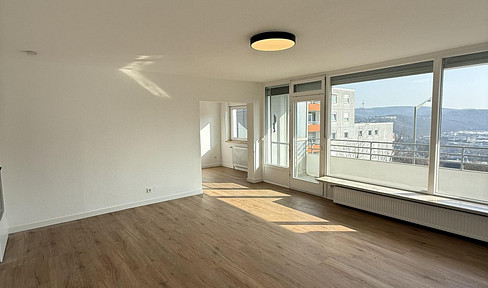 Sanierte 2 ZKB-Wohnung, Balkon, Aufzug & Garage im Herzen von Siegen!