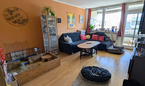 Spacious and centrally located apartment, including a parking space in an underground garage, available commission-free!