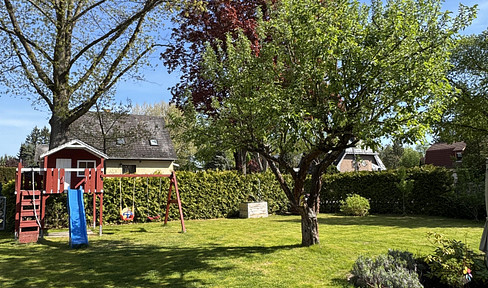 Saniertes freistehendes Architektenhaus mit großem Grundstück und viel Privatsphäre