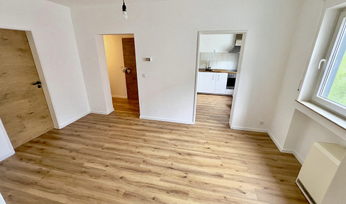 Newly renovated 3.5-room apartment in a prime location.