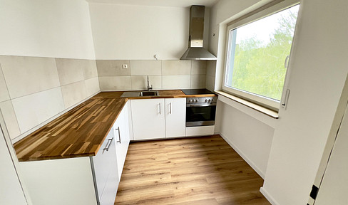 Newly renovated 3.5-room apartment in a prime location.