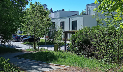 Modern, beautiful terraced house in the Bauhaus style – no commission, directly from the owner.