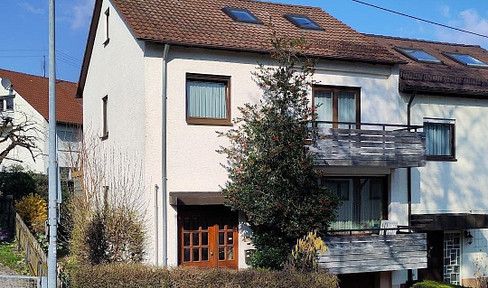 Family happiness with a garden paradise – spacious terraced house with great potential.