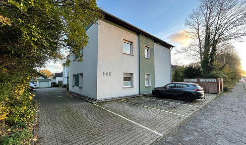 Beautiful 3-room ground floor apartment with fitted kitchen, daylight bathroom, and garden access, located in Schwerte.