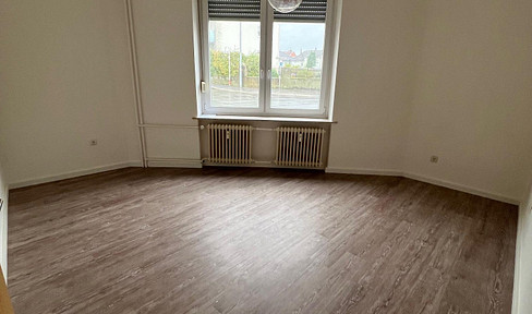 2-room city apartment, newly renovated, available immediately, with a new kitchen.