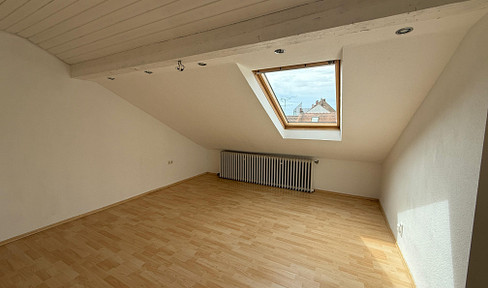 2-room apartment, 67m², in an older building / new central heating system / Moningerstraße, Karlsruhe / available immediately.