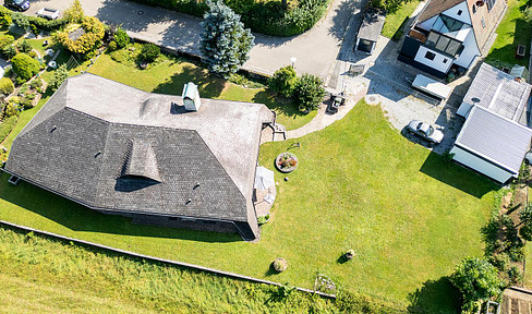 EVERYTHING EXCEPT ORDINARY! Commission-free bungalow with potential for expansion.