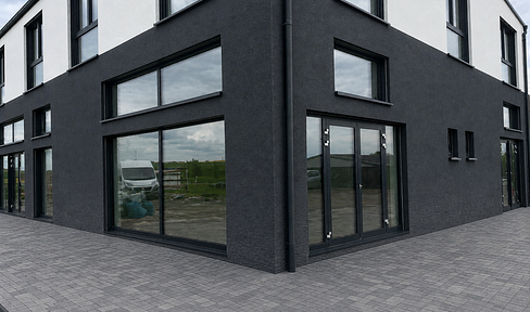 NEW CONSTRUCTION: Commercial space for rent. Suitable for: insurance, cosmetics, retail, or office use.