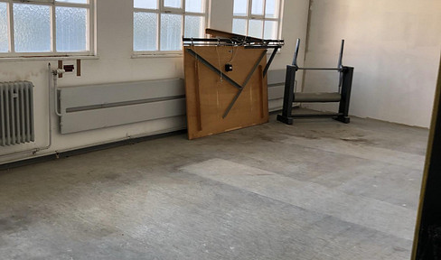 Office space, warehouse space, or storage facility available for rent in Jebenhausen. Options include: office, hall, warehouse, large storage room, and smaller storage room.