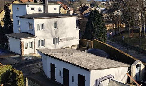 Ein- bzw. Zweifamilienhaus im Bauhausstil mit vielen Exras