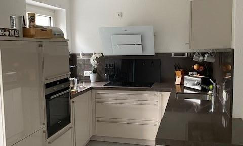 renovierte Wohnung mit Balkon und Blick ins Grüne