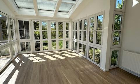 Erstbezug Sanierter Altbau! Wunderschöne 3 ZW, Wohnküche, Dachterrasse u. Wintergarten!