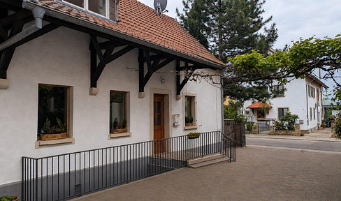 PRIVAT: Charmantes Stadthaus in Deidesheim – Wohnen, wo die Pfalz am schönsten ist!