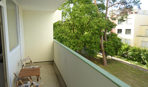 Bright, beautiful, and quiet apartment on the 1st floor with a balcony, located near the canal.