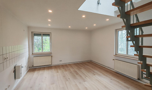 Frisch renovierte, exklusive Maisonettewohnung mit Galerie, Kamin & Gartenanteil. Provisionsfrei