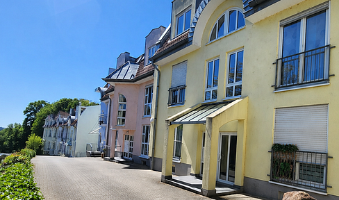 Stadtteil Südwest: 2 ZKB mit EBK, Balkon im 1. OG, Pkw-Tiefgaragenstellplatz (Duplex)