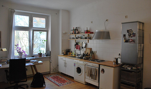 Sunny studio apartment in a historic building with a separate bedroom - No commission fees.