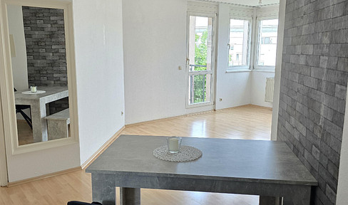 3-Zi.-Wohnung mit 2 Balkonen & EBK – ruhige Lage