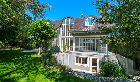 Architecturally designed villa with a separate plot of land, located in a peaceful, semi-rural setting.