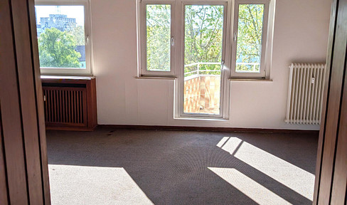 Attraktive 2- Zimmer- Wohnung mit Potenzial zur 3- Zimmer- Wohnung in zentraler Lage