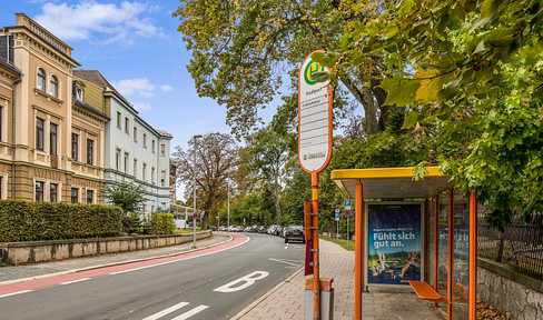 Spacious 3-room apartment with a beautiful rooftop terrace.