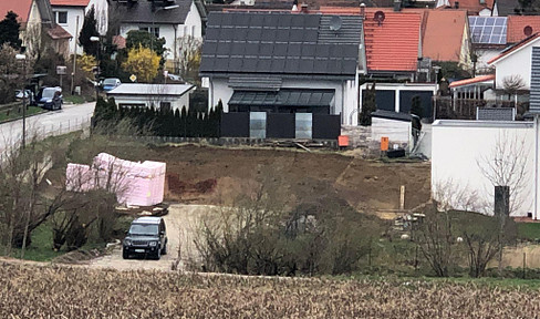 Sunny building plot in Zolling-Oberappersdorf, with a southern orientation, and building permit for a single-family home.