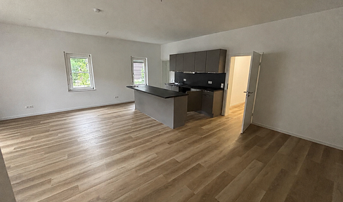 Available immediately: Modern, bright apartment with an open-plan living room and kitchen, and high-quality finishes.