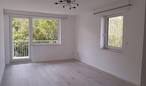 6-minute walk to Westpark // Completely renovated, bright 70m² apartment in a green area, with two large balconies.