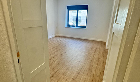 Room for rent in a shared apartment (3 people) near KIT (Karlsruhe Institute of Technology) and the main train station in Karlsruhe – includes Wi-Fi and access to the kitchen.