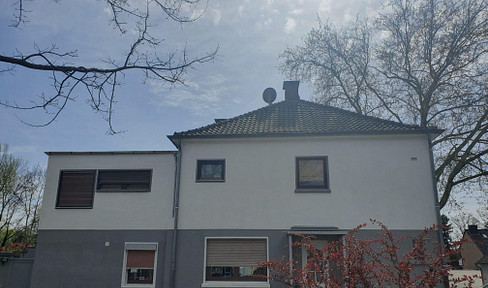 Charming corner house with a garden, located near Revier Park Gysenberg.