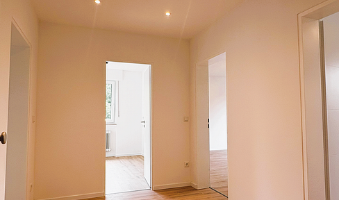 Helle, frisch sanierte 3-4 Zimmer Wohnung