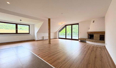 Hochwertige 3 Zimmer Wohnung mit großer Dachterasse inkl. EBK + Stellplatz - ab sofort verfügbar