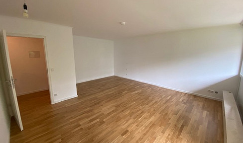Bright, light-filled apartment near the Nymphenburg Canal, recently renovated.