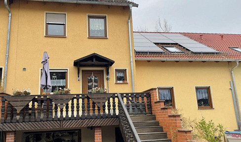 Semi-detached house with a very spacious layout.