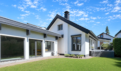 Modern single-family house with an extension, featuring a fireplace, sauna, and sun terrace. Potential living space: 260 square meters.