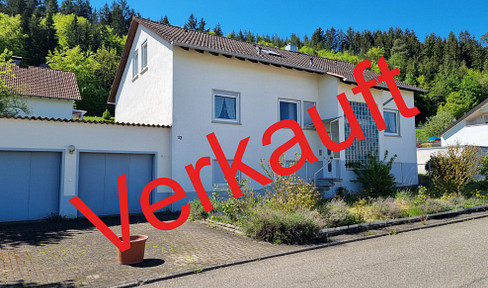 Spacious detached house with 4 garages – No commission fees – Ideal for large families.