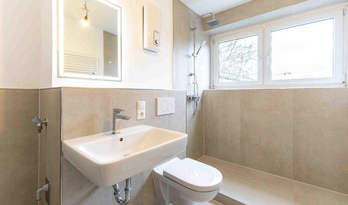 First occupancy after renovation – modern 3-room apartment with a large balcony in the KO-Asterstein district.