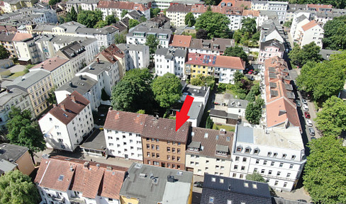 Solid investment property in Hamburg-Harburg, comprising 9 units and generating stable returns.