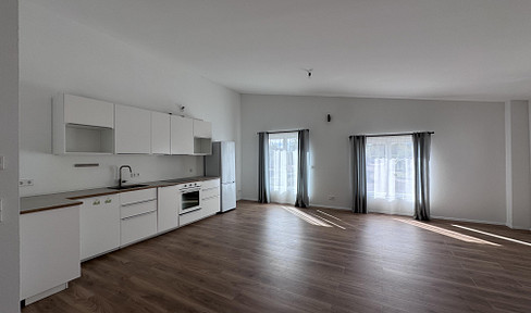 Hochwertige 2-Zimmer Wohnung mit Fußbodenheizung, EBK & Stellplatz - ruhige Lage am Schwarzwaldrand