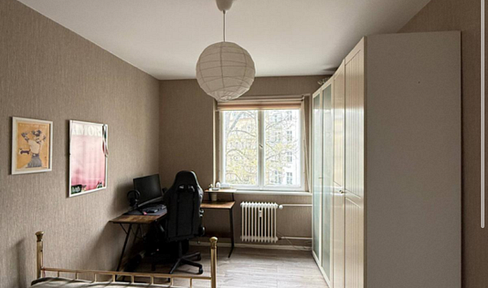 Bright, furnished 2-room apartment available for sublet - shared living possible.