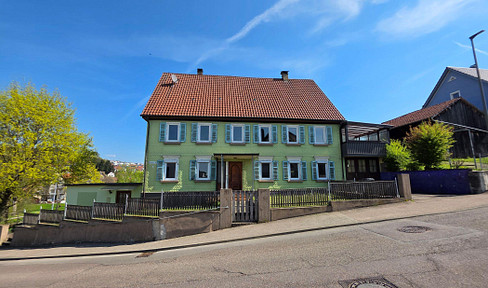 Spacious building suitable for both residential and commercial use, offering a variety of expansion and renovation possibilities.