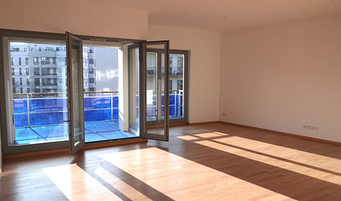Bright, modern 2-room apartment in a prime location near Spittelmarkt.