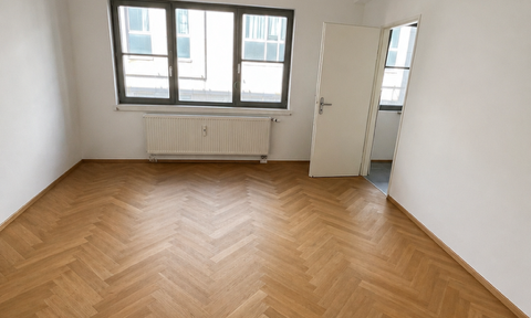 PRIME LOCATION! Beautiful, bright one-bedroom apartment.