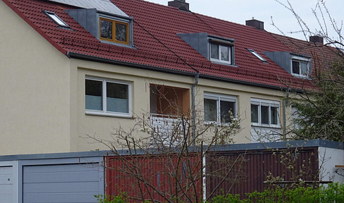PRIME LOCATION IN LAUFAMHOLZ: COMPLETELY RENOVATED AND UPGRADED -- 6-ROOM HOUSE WITH A SINGLE GARAGE.