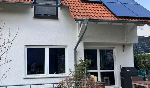 Doppelhaushälfte in Allmersbach - ruhig gelegen, mit Terrasse, Garage & PV