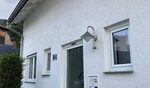 Doppelhaushälfte in Allmersbach - ruhig gelegen, mit Terrasse, Garage & PV