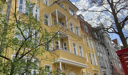 Quiet apartment in a fully renovated Art Nouveau building in a prime location in Pankow.