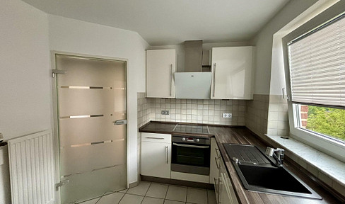 Bright 4-room apartment on the 1st floor with a shared garden, parking space, and cellar, located in Horstmar.